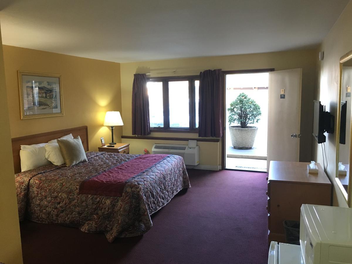 Midway Inn & Suites 오크론 외부 사진