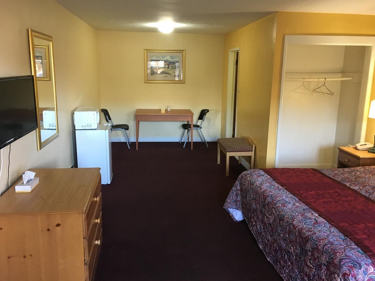 Midway Inn & Suites 오크론 외부 사진