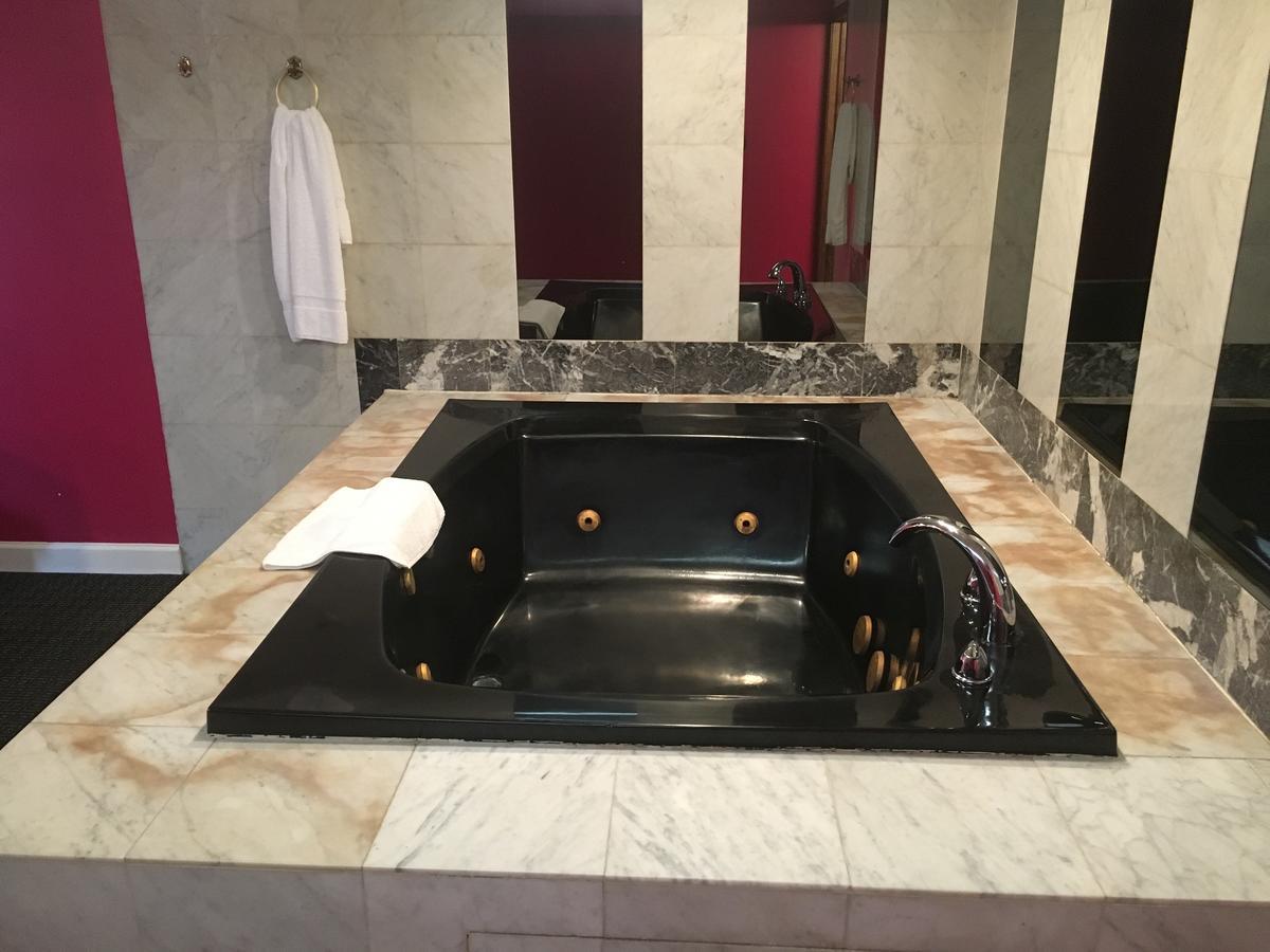 Midway Inn & Suites 오크론 외부 사진